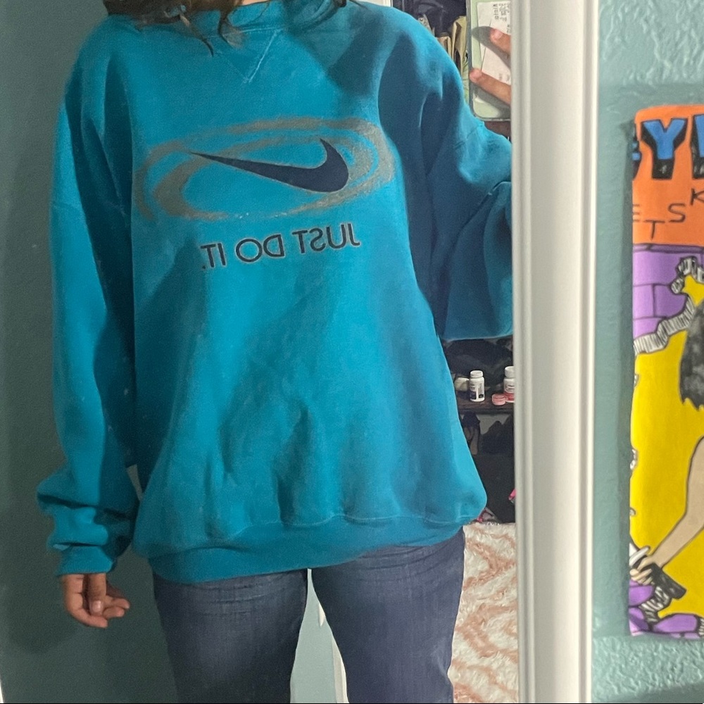 nike sweatshirt